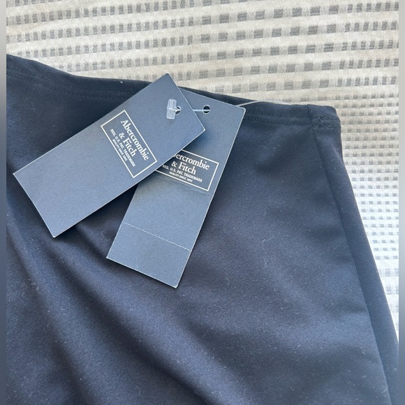 NWT Abercrombie Long-Sleeve Asymmetrical One-Shoulder Bodysuit Black, Size Small - Picture 4 of 8